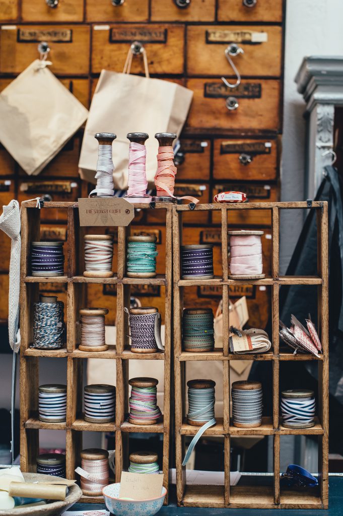 Atelier de couture pour le recyclage textile, dit "upcycling"